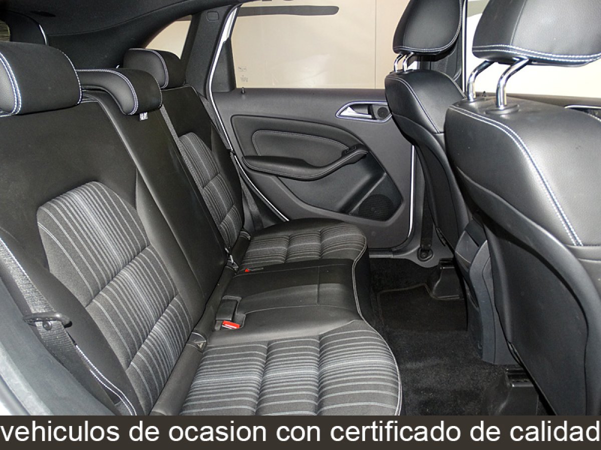 Foto Mercedes-Benz B 180 14