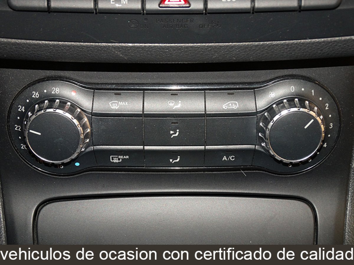 Foto Mercedes-Benz B 180 26