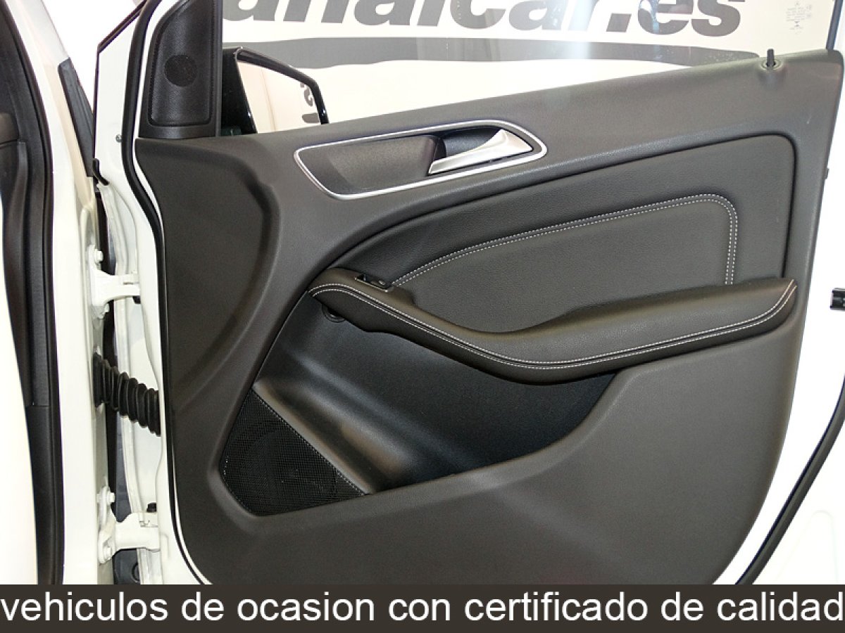 Foto Mercedes-Benz B 180 29
