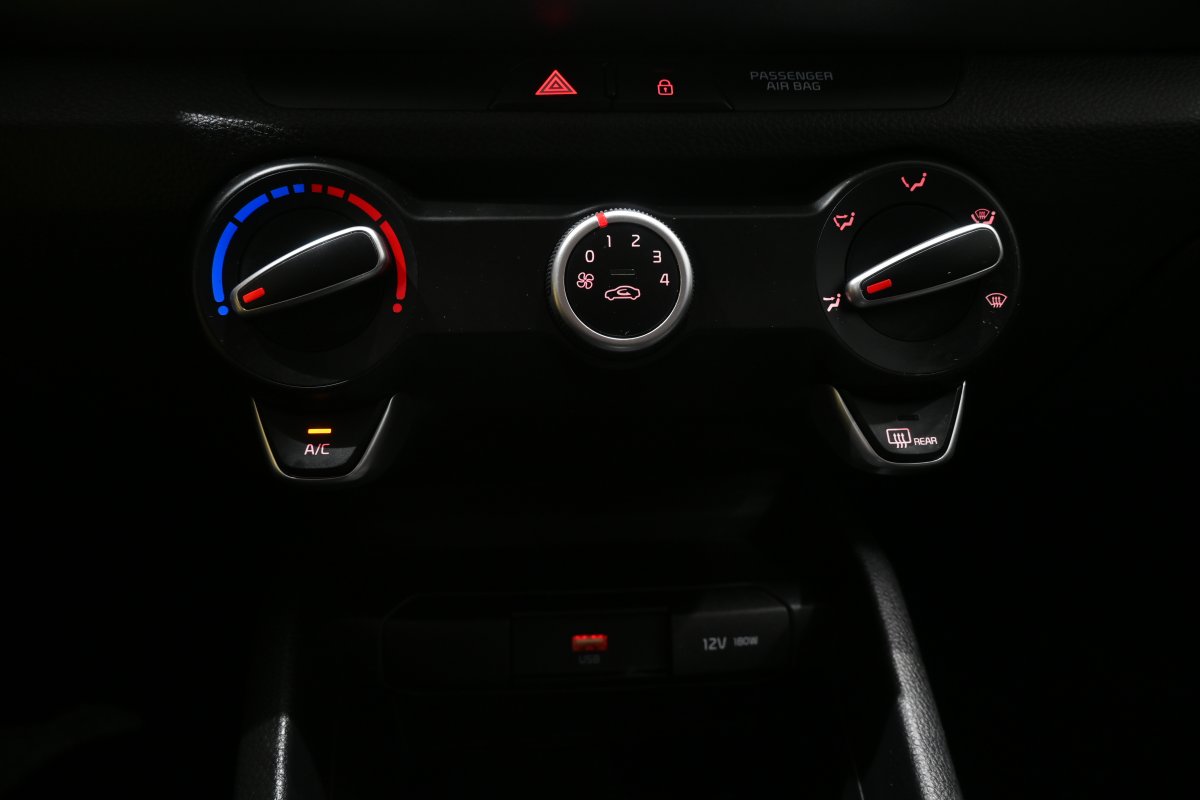Foto Kia Stonic 12