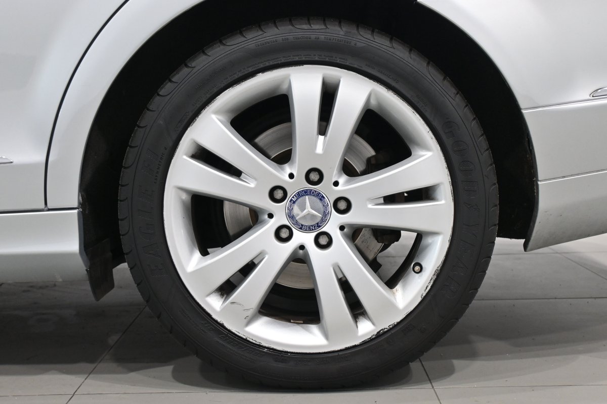 Foto Mercedes-Benz C 27
