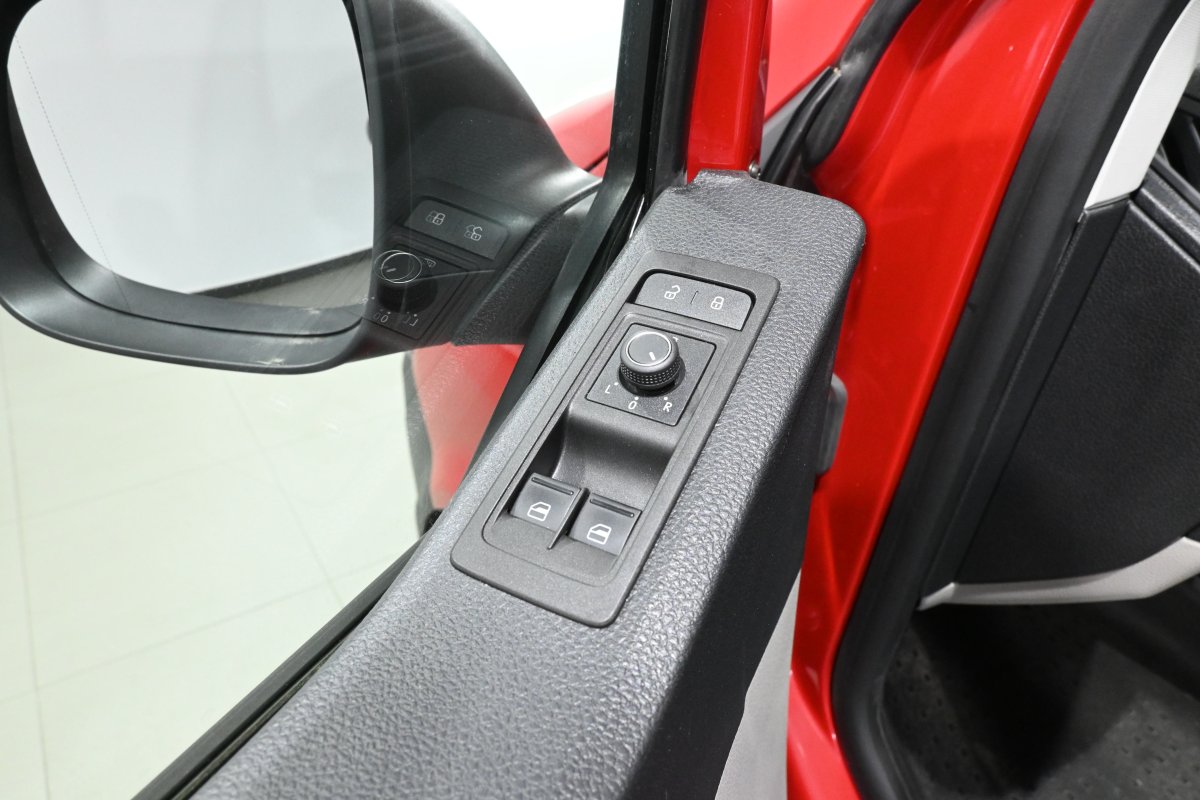 Foto Volkswagen KOMBI Caravelle 28