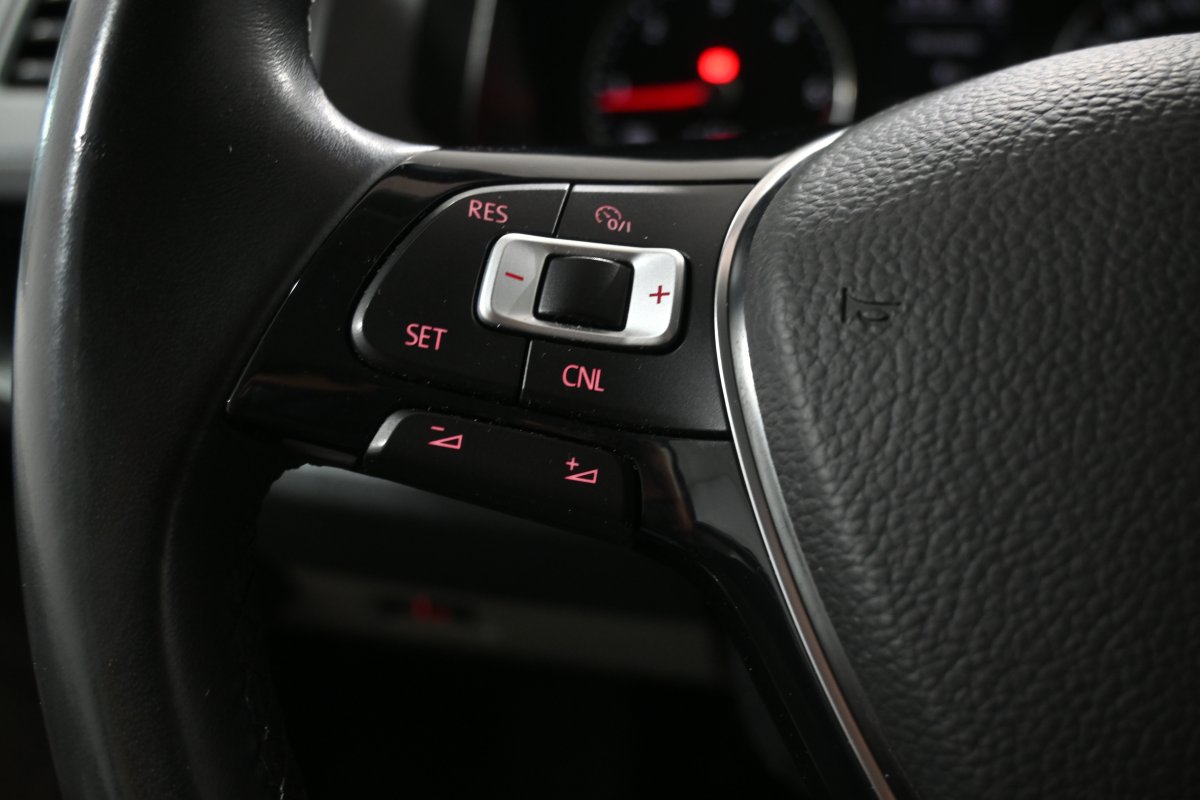 Foto Volkswagen KOMBI Caravelle 23