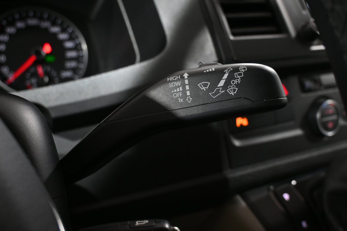 Foto Volkswagen KOMBI Caravelle 26