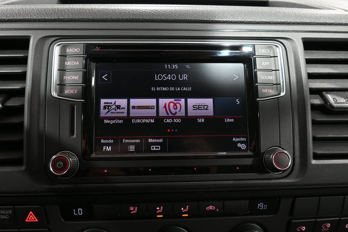Foto Volkswagen KOMBI Caravelle 16