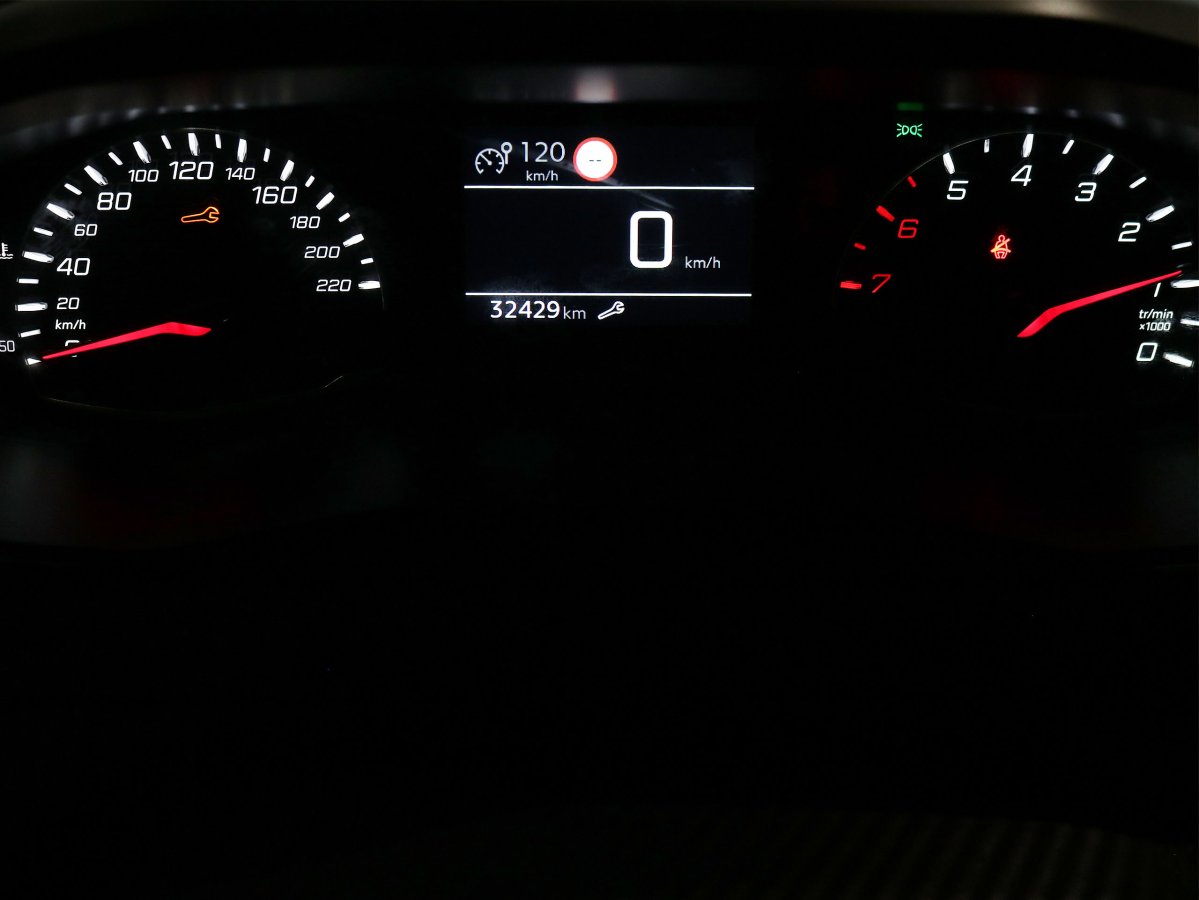Foto Peugeot 208 16