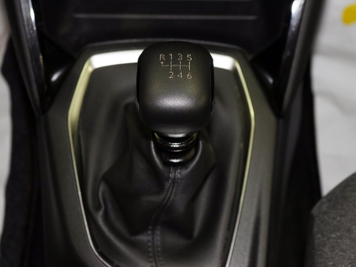 Foto Peugeot 208 28