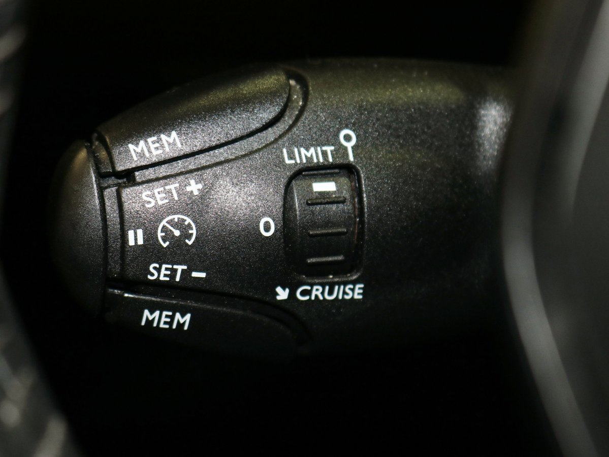Foto Peugeot 208 33