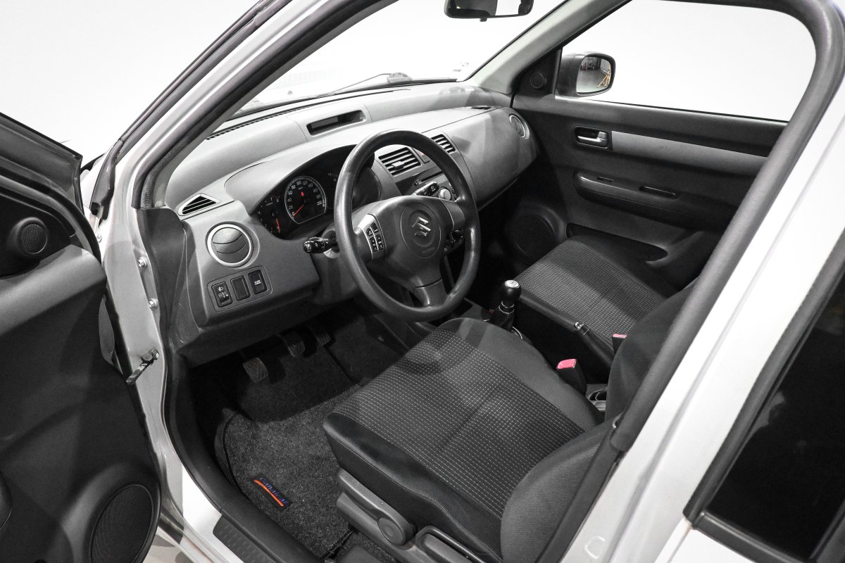 Foto Suzuki Swift 8
