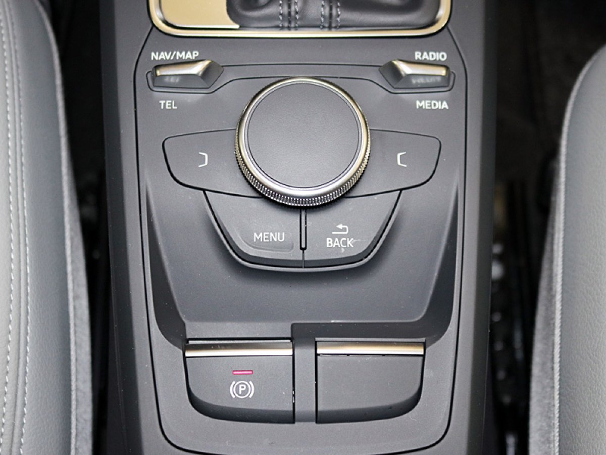 Foto Audi Q2 25