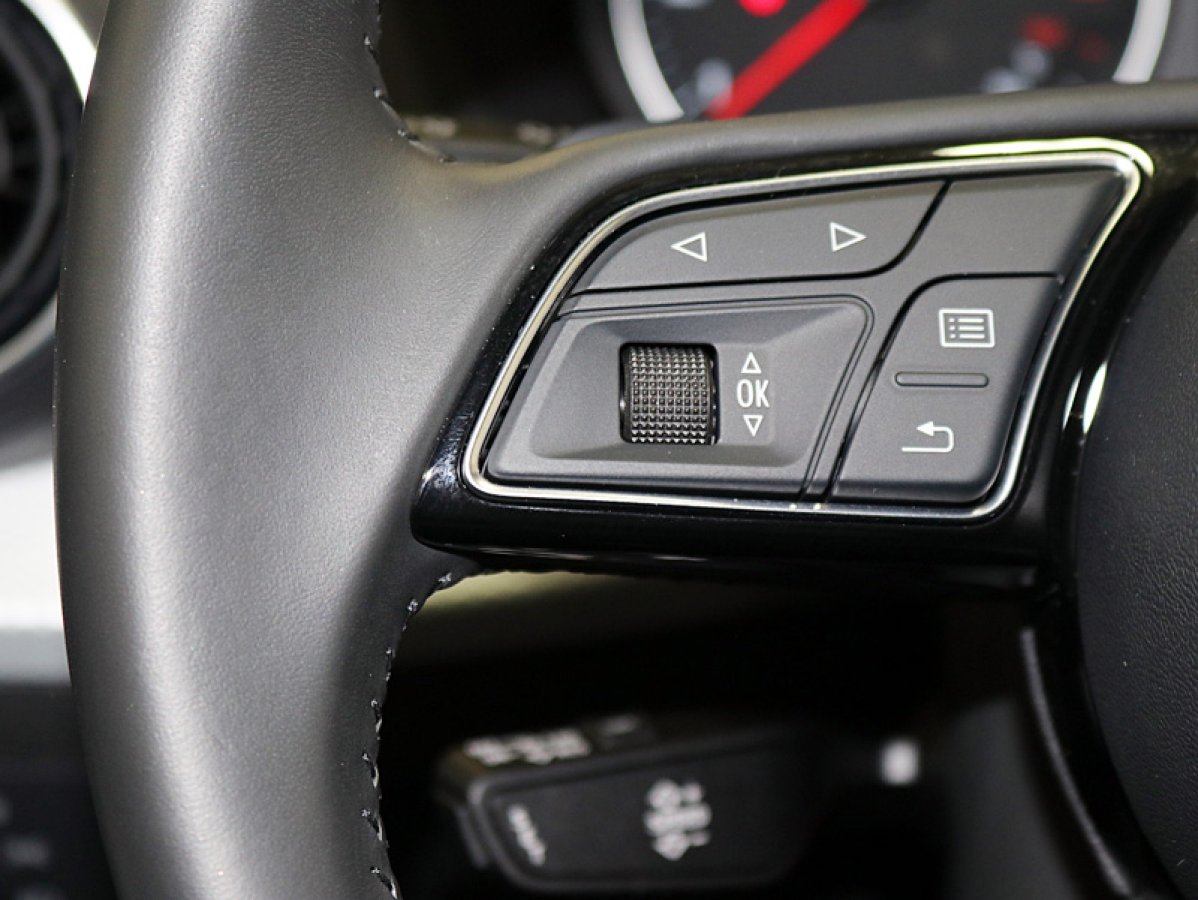 Foto Audi Q2 29