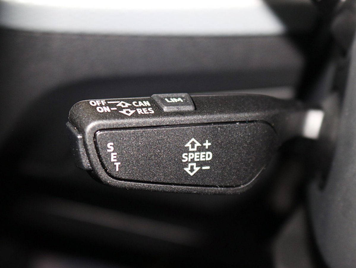 Foto Audi Q2 33