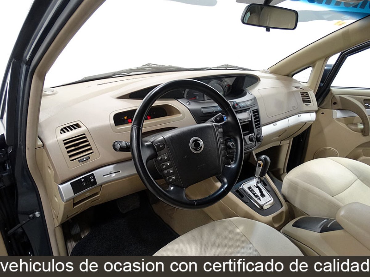 Foto Ssangyong Rodius 23