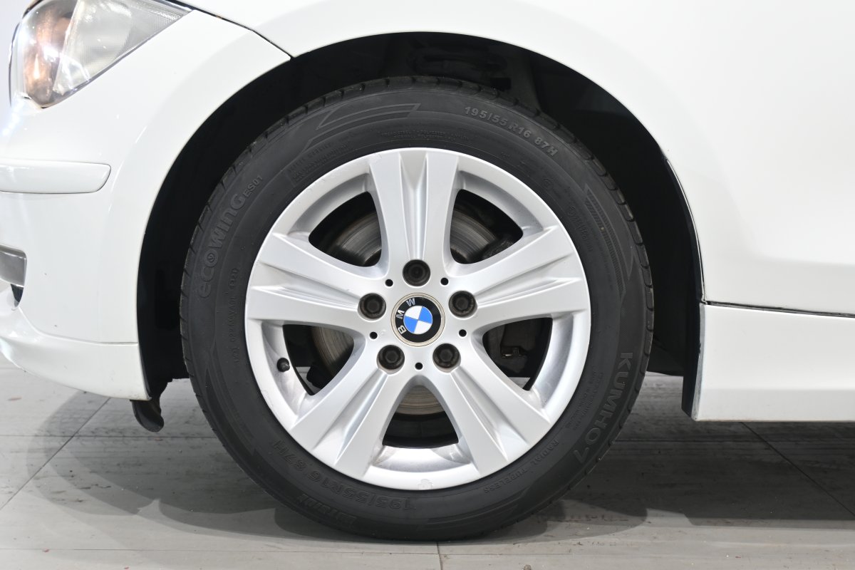 Foto Bmw 118i 24