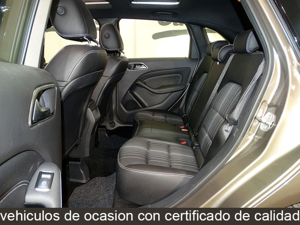 Foto Mercedes-Benz B 180 14