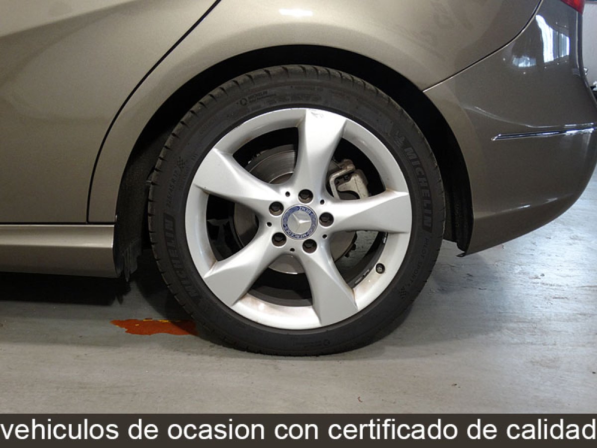 Foto Mercedes-Benz B 180 26