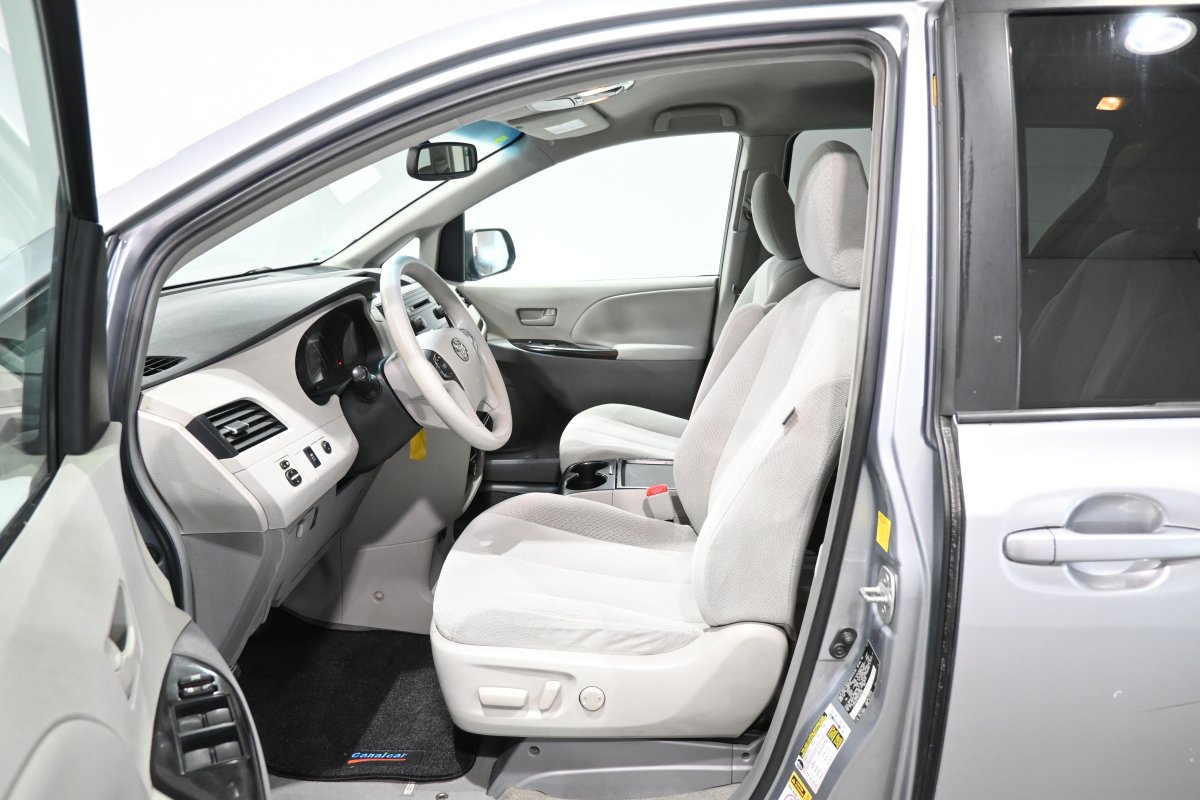 Foto Toyota Sienna 10