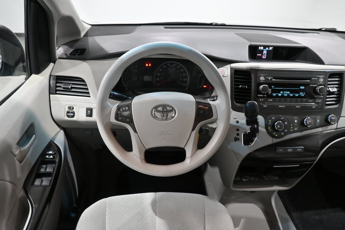 Foto Toyota Sienna 16