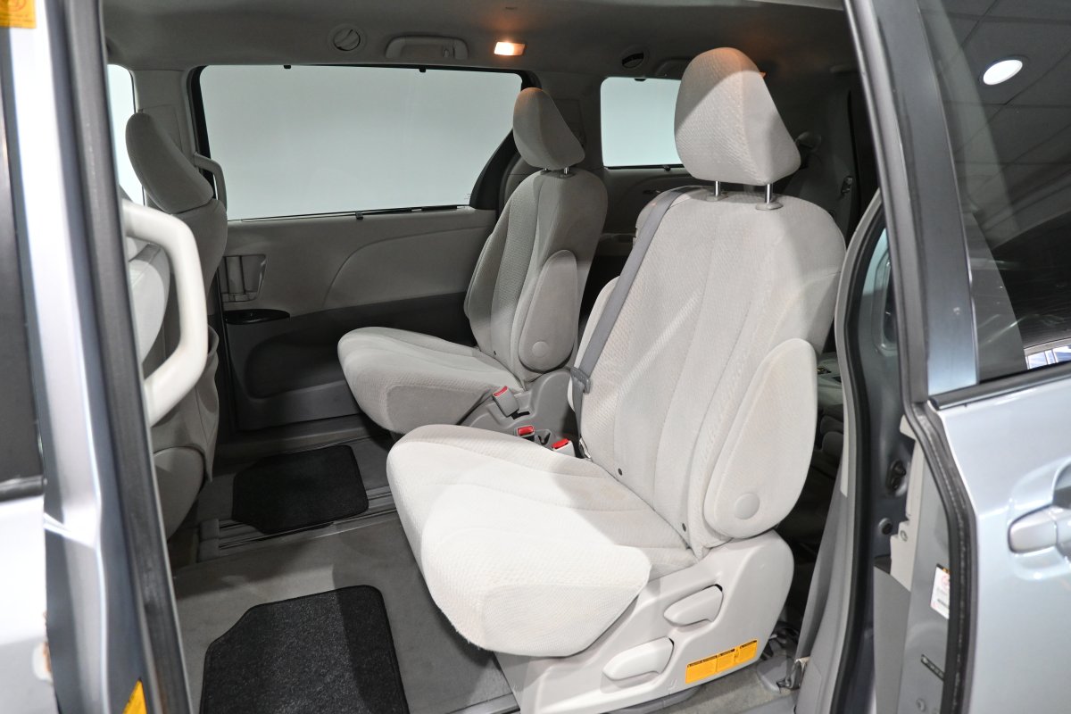 Foto Toyota Sienna 11