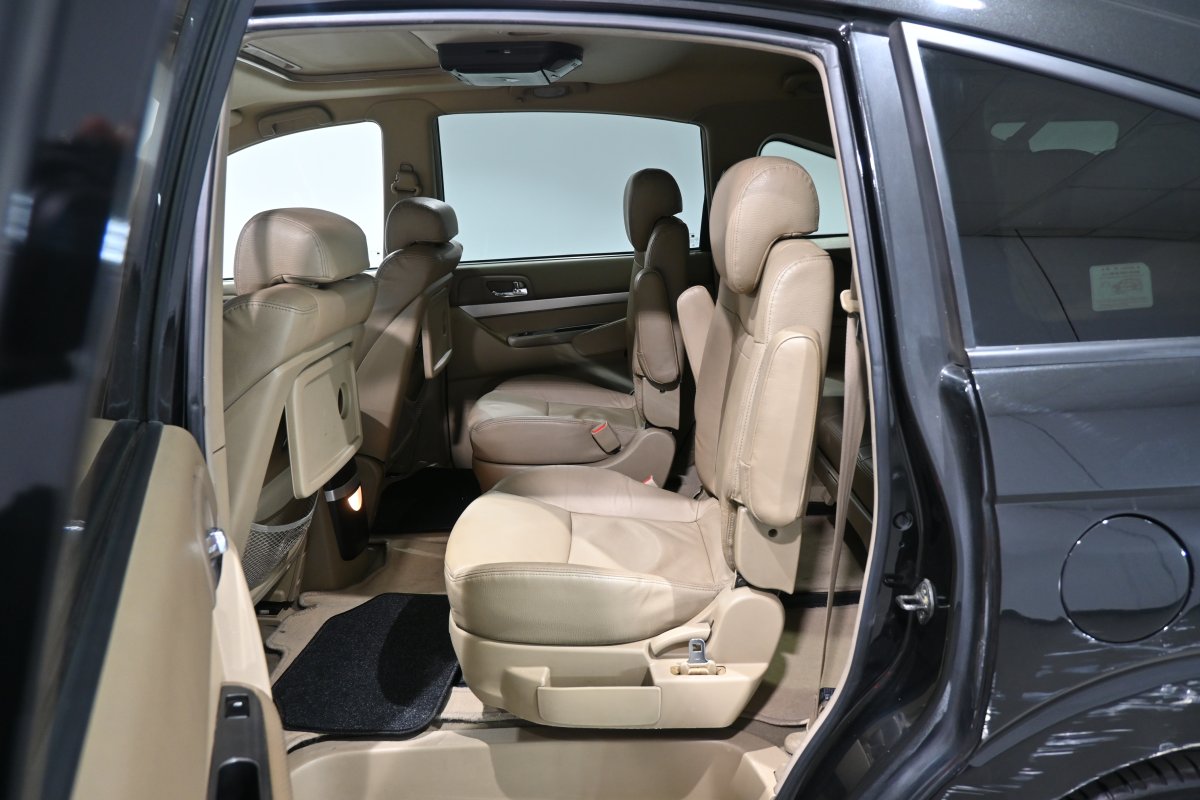 Foto Ssangyong Rodius 11