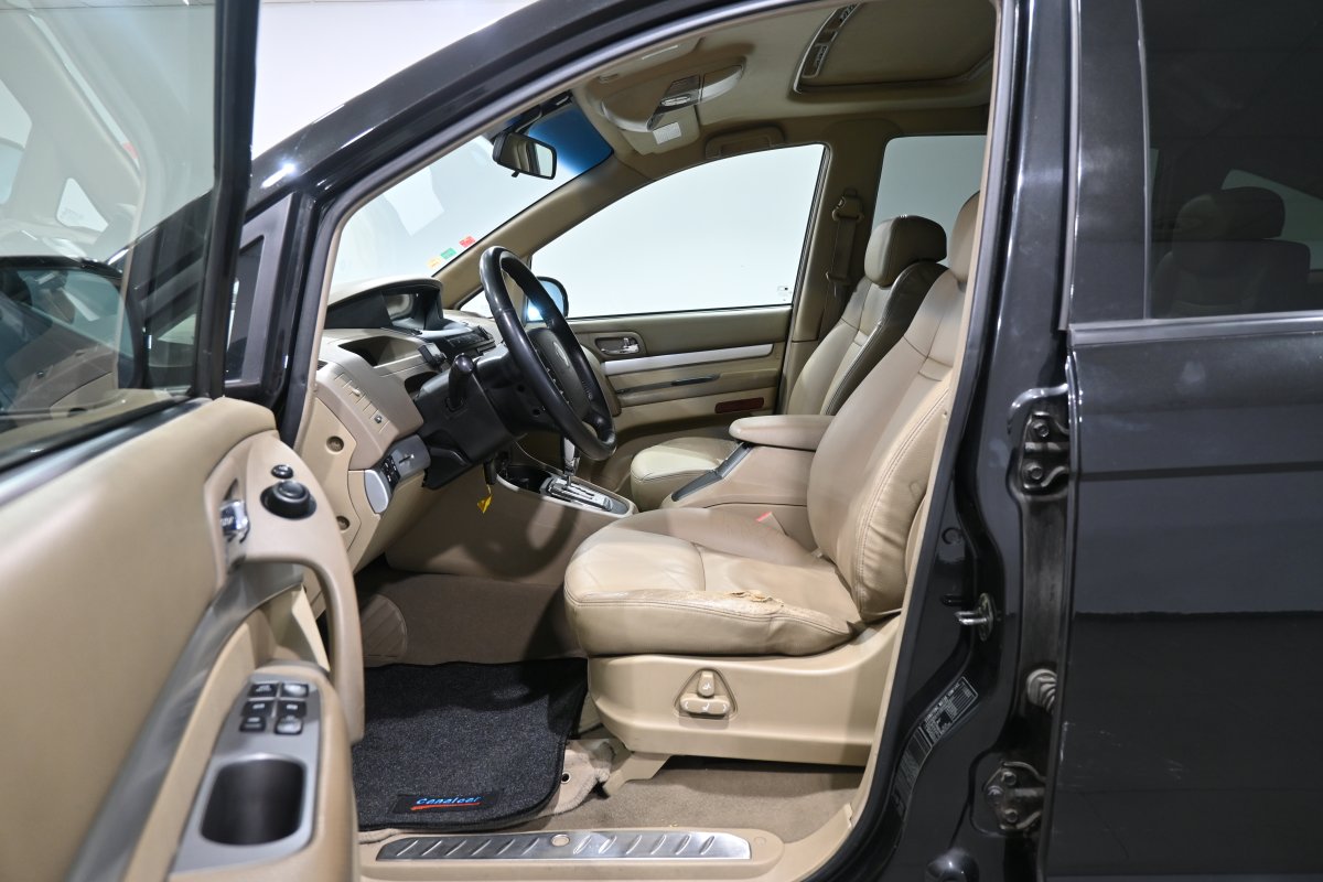 Foto Ssangyong Rodius 10