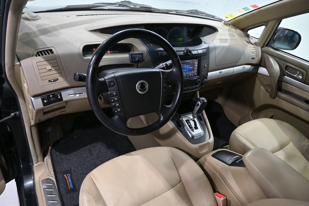 Foto Ssangyong Rodius 9