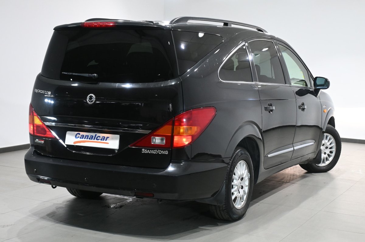 Foto Ssangyong Rodius 4