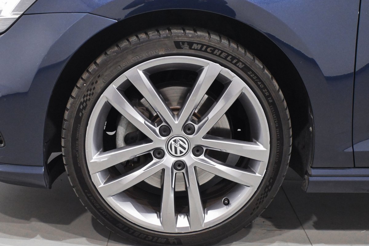 Foto Volkswagen Golf 23