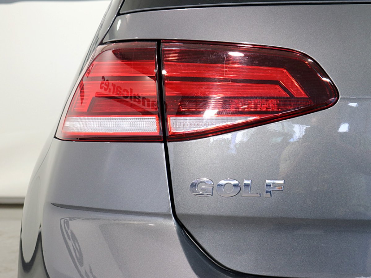 Foto Volkswagen Golf 9