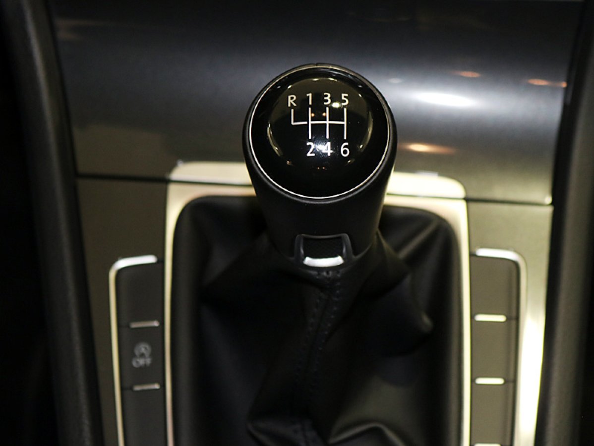 Foto Volkswagen Golf 18