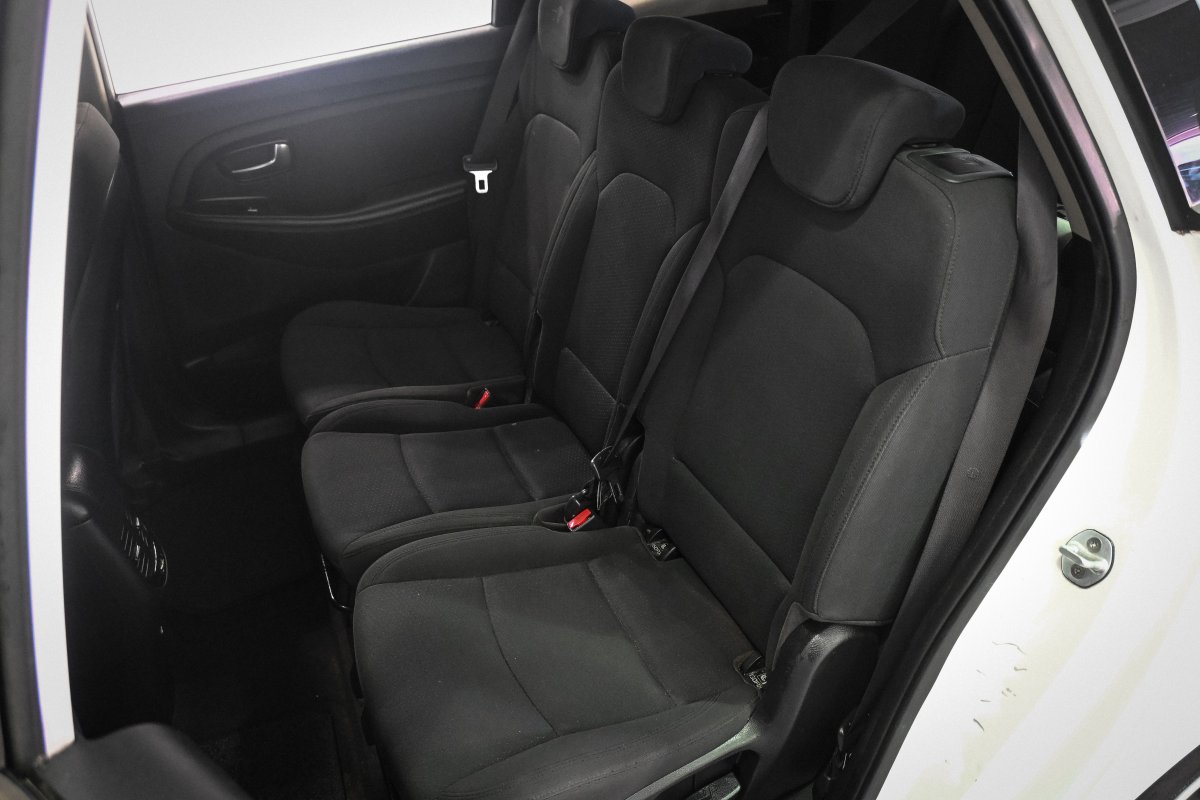 Foto Kia Carens 10