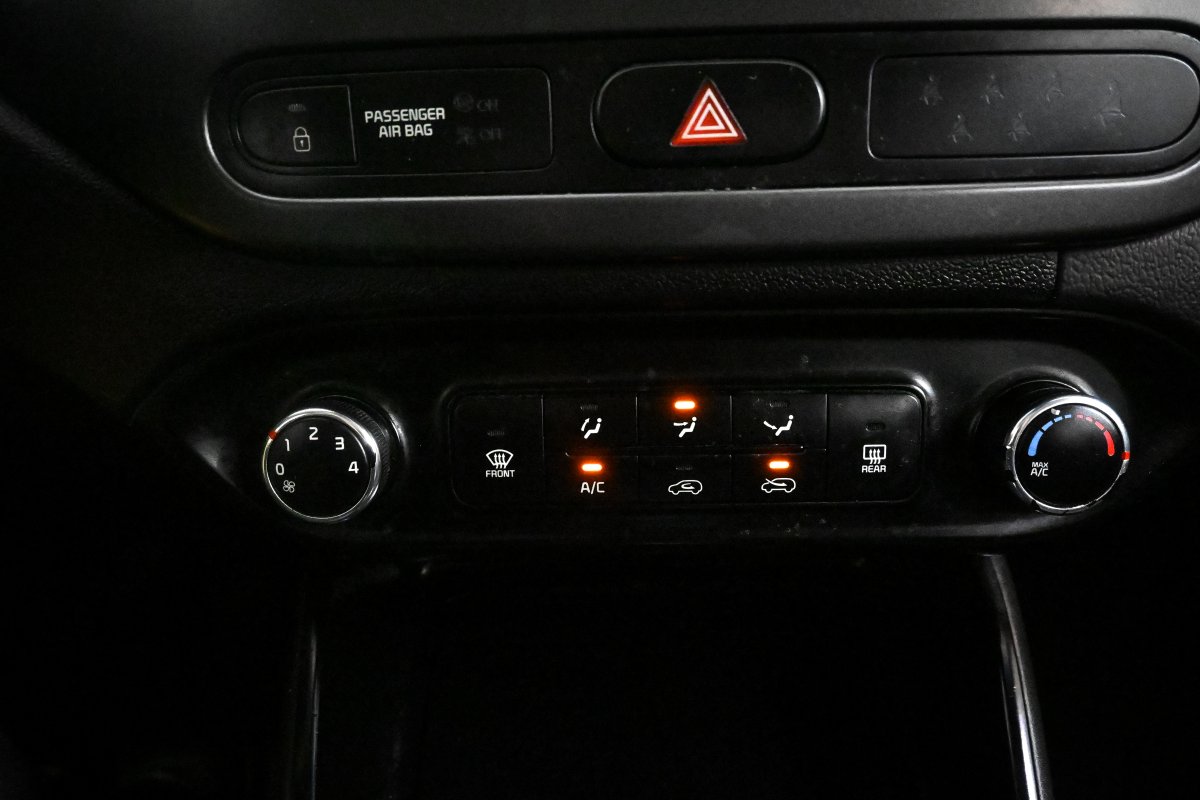 Foto Kia Carens 16