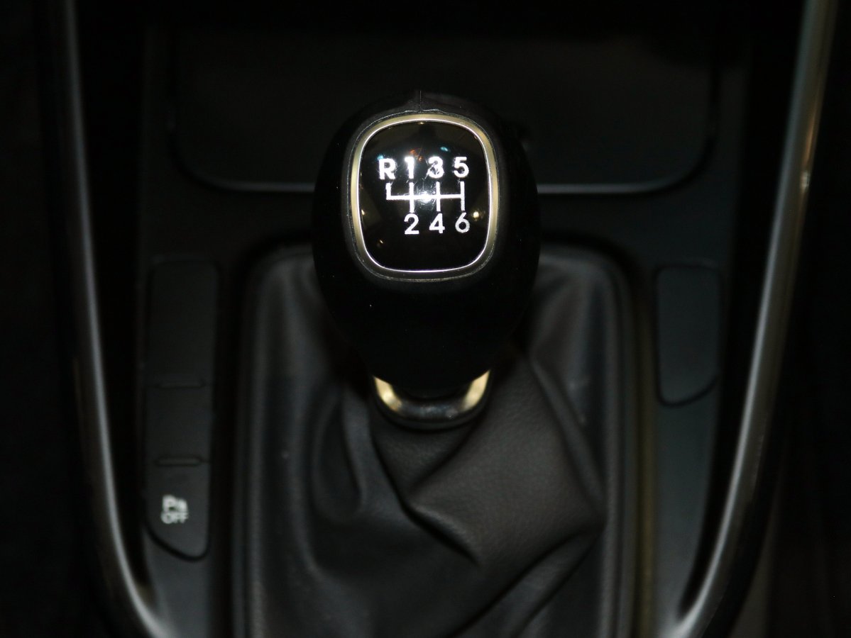 Foto Kia Carens 23