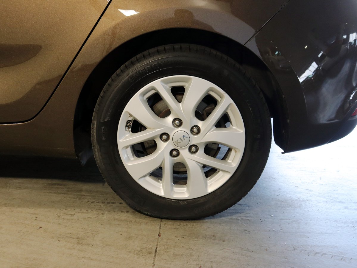 Foto Kia Carens 34