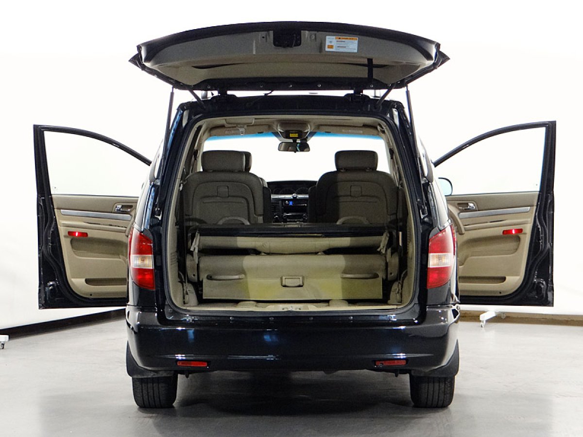 Foto Ssangyong Rodius 9