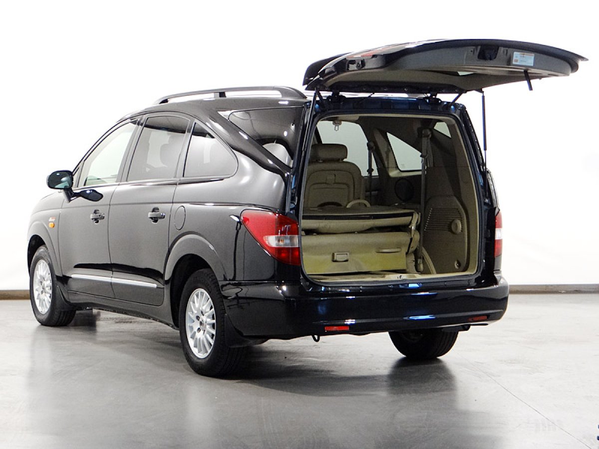 Foto Ssangyong Rodius 10