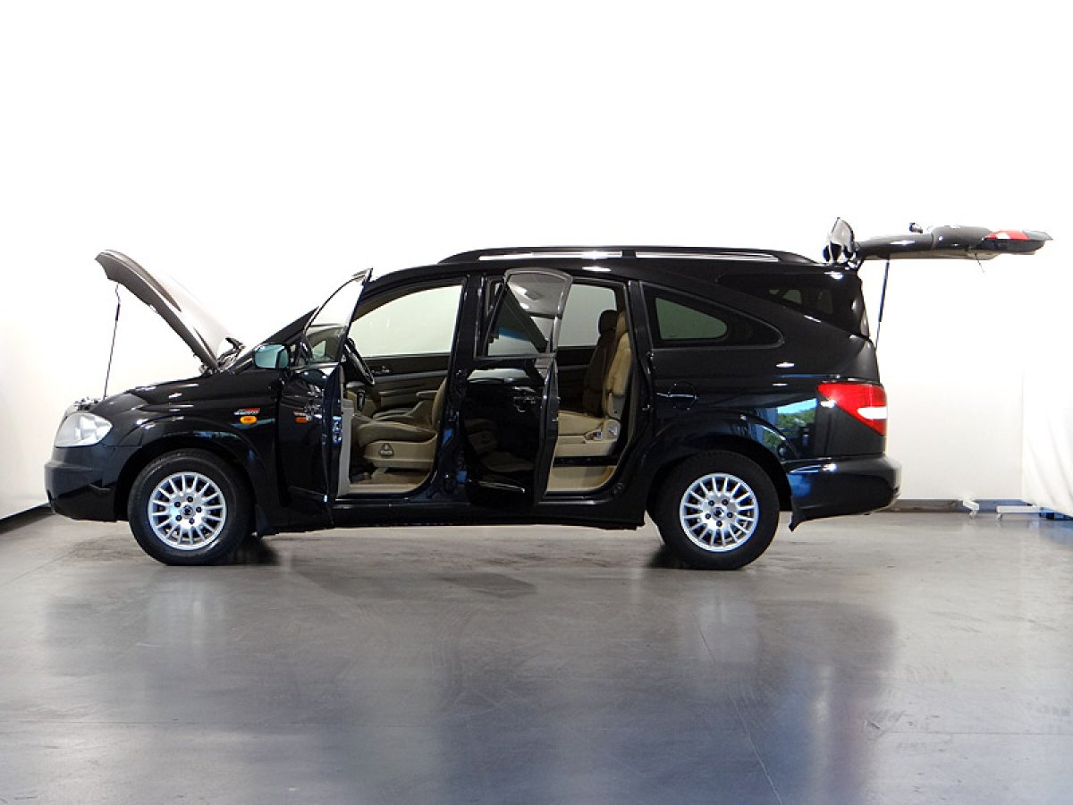 Foto Ssangyong Rodius 13