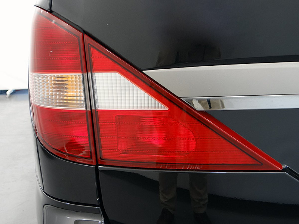 Foto Ssangyong Rodius 14