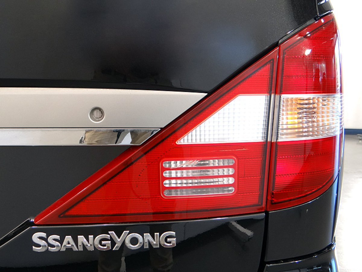 Foto Ssangyong Rodius 16