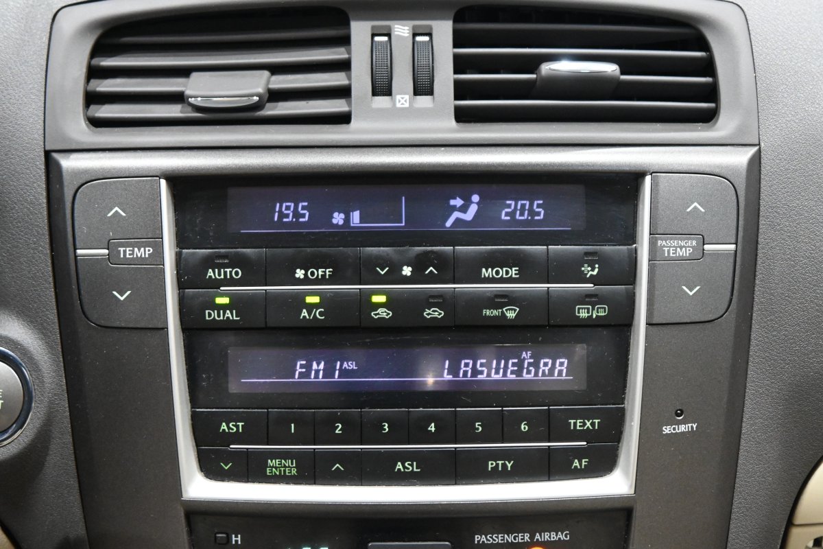 Foto Lexus IS 16
