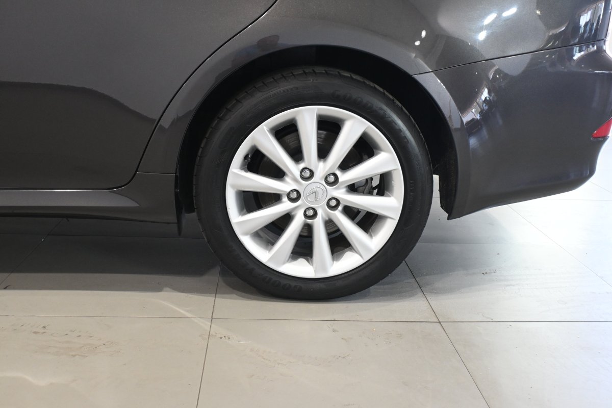 Foto Lexus IS 30