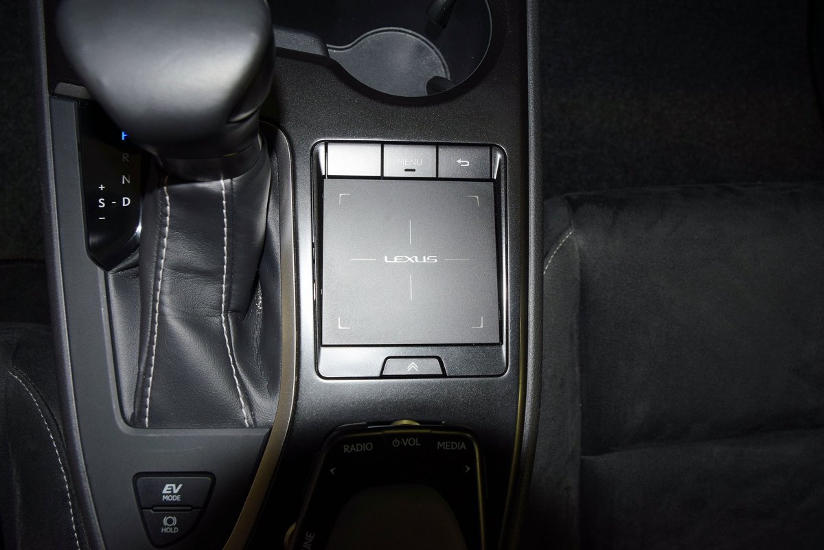 Foto Lexus UX 13