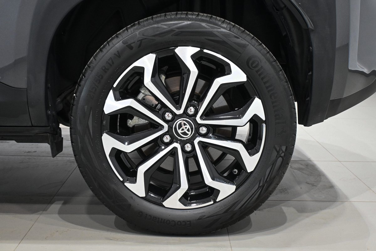 Foto Toyota YARIS CROSS  28