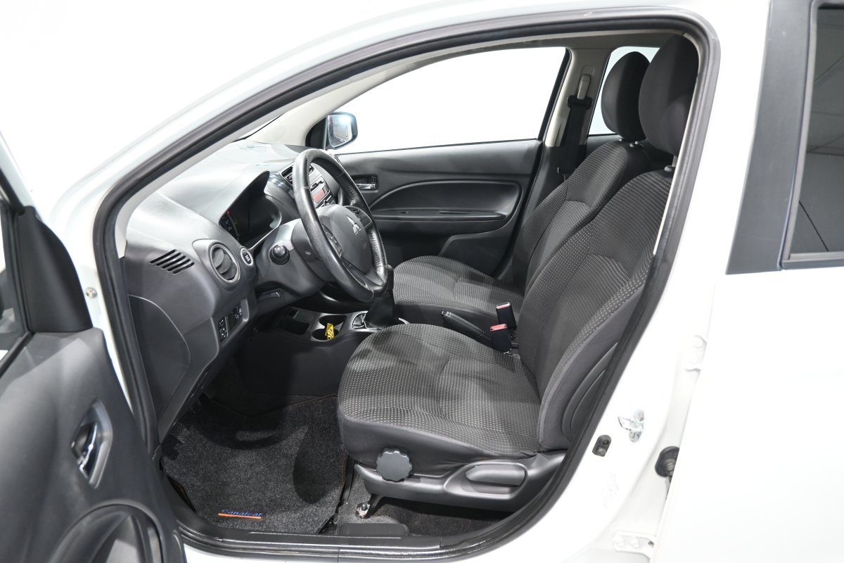 Foto Mitsubishi Space 10