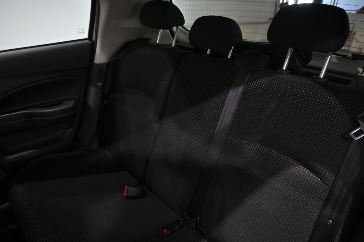 Foto Mitsubishi Space 12