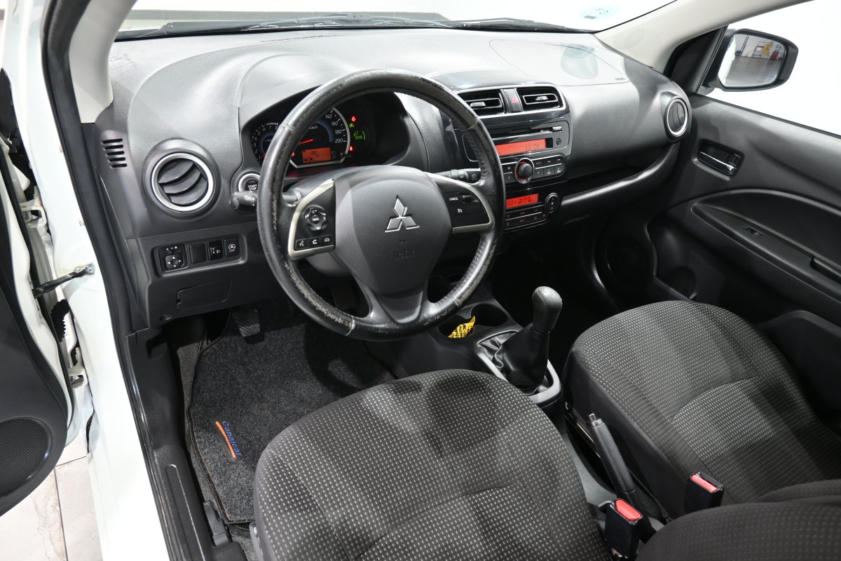 Foto Mitsubishi Space 9