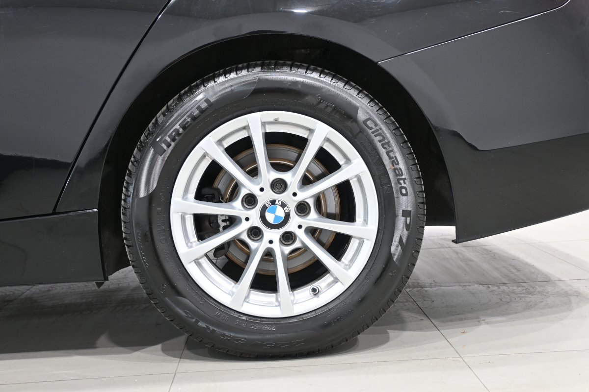 Foto Bmw 318dA 24