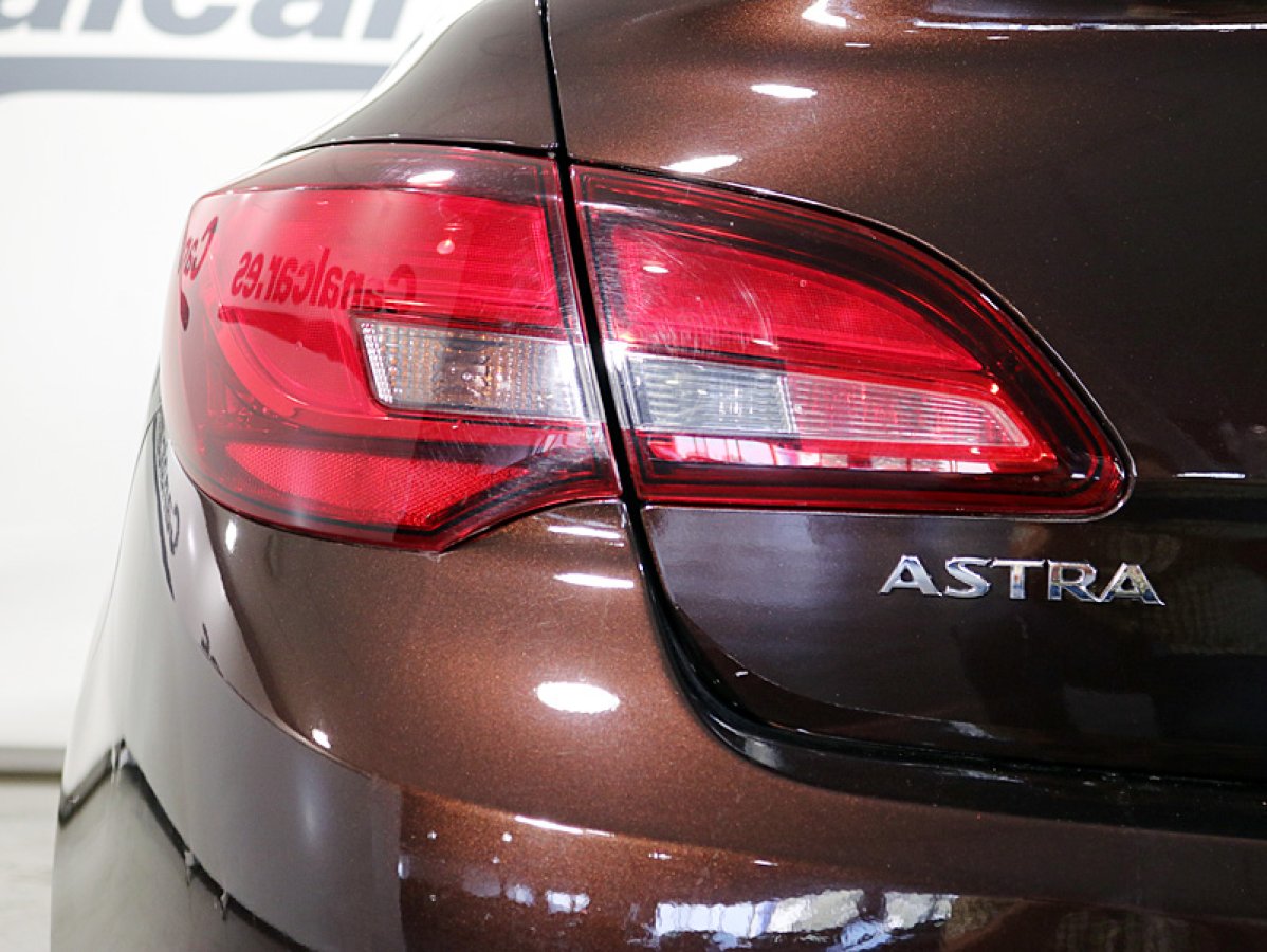 Foto Opel Astra 9
