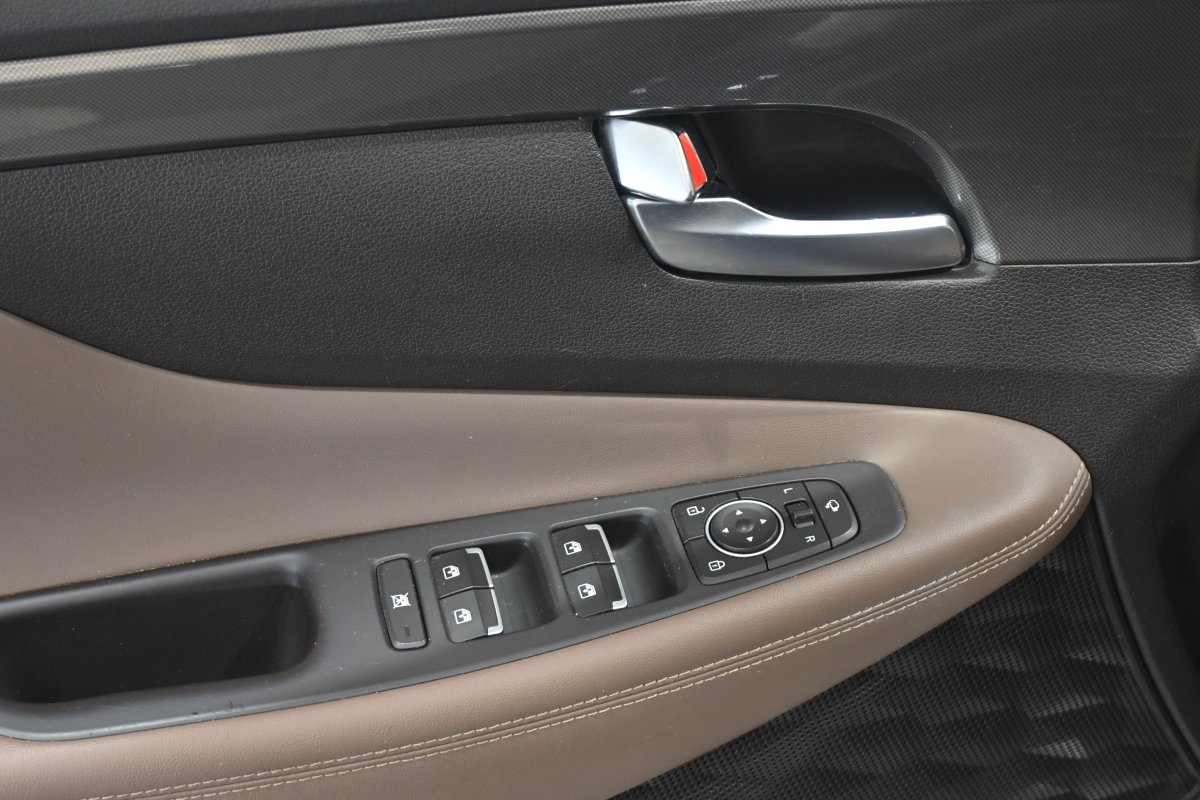 Foto Hyundai Santa 32