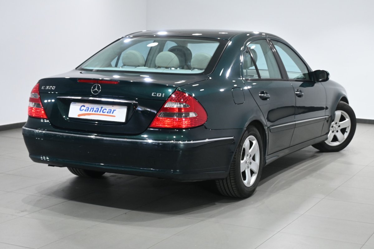 Foto Mercedes-Benz E 4